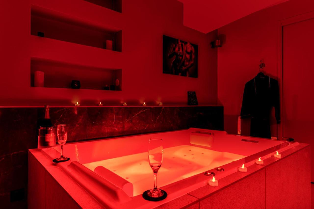 Les Gites De Laure - O Lit Divin, Instant De Volupte, Balneo Sauna, Climatisation, Netflix, 160M De La Cite Medievale การ์กาซอน ภายนอก รูปภาพ