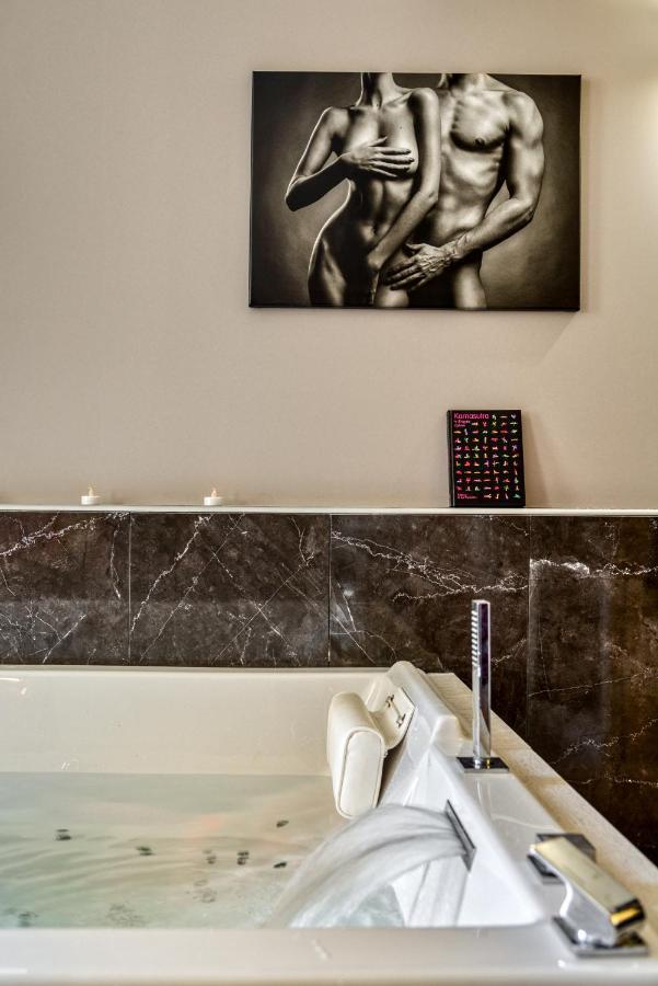 Les Gites De Laure - O Lit Divin, Instant De Volupte, Balneo Sauna, Climatisation, Netflix, 160M De La Cite Medievale การ์กาซอน ภายนอก รูปภาพ