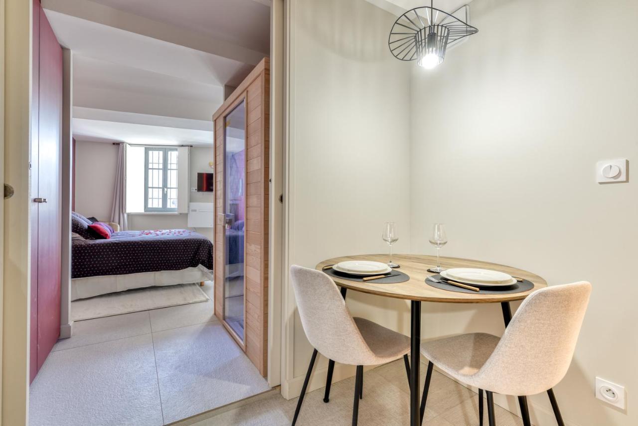 Les Gites De Laure - O Lit Divin, Instant De Volupte, Balneo Sauna, Climatisation, Netflix, 160M De La Cite Medievale การ์กาซอน ภายนอก รูปภาพ